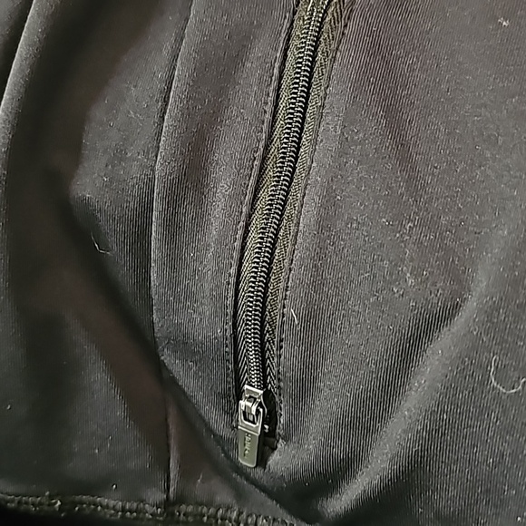 Athlete black capris leggings. Size XL. Zipper pocket.‎ - Picture 7 of 7